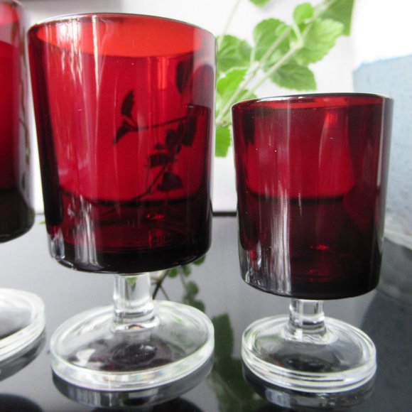 4 Red Ruby Wine Glasses by Luminarc, France - Picture 4 of 12